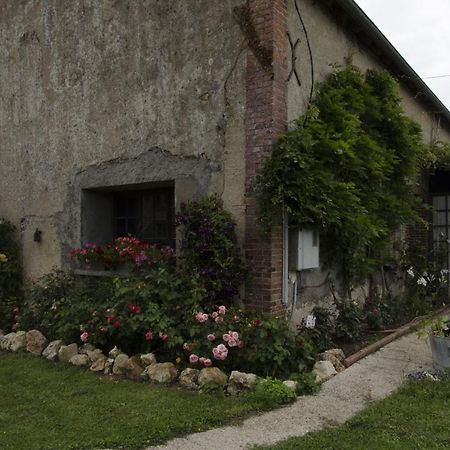 Chambre D'Hotes Face A Briare Bagian luar foto